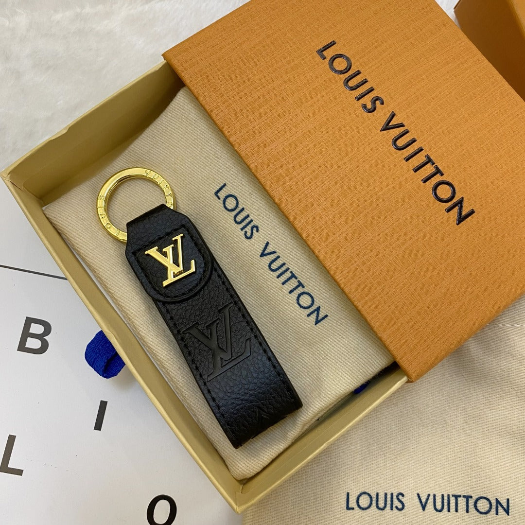 Luxury LV Monogram Keychain – Classic Design with Gold Accents - 画像 (2)