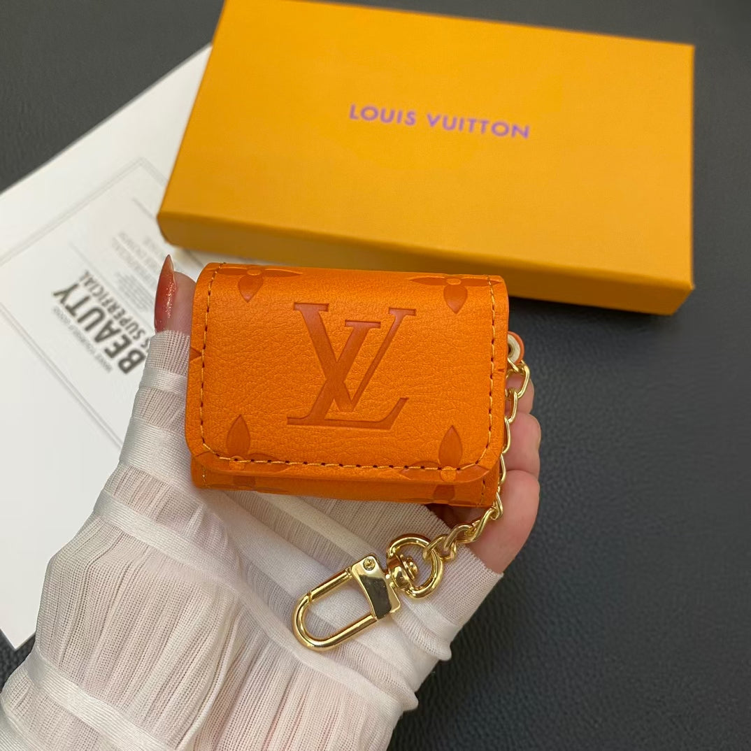 Luxury LV Monogram AirPods Case – Stylish Chain Design in Multiple Colors - 画像 (6)