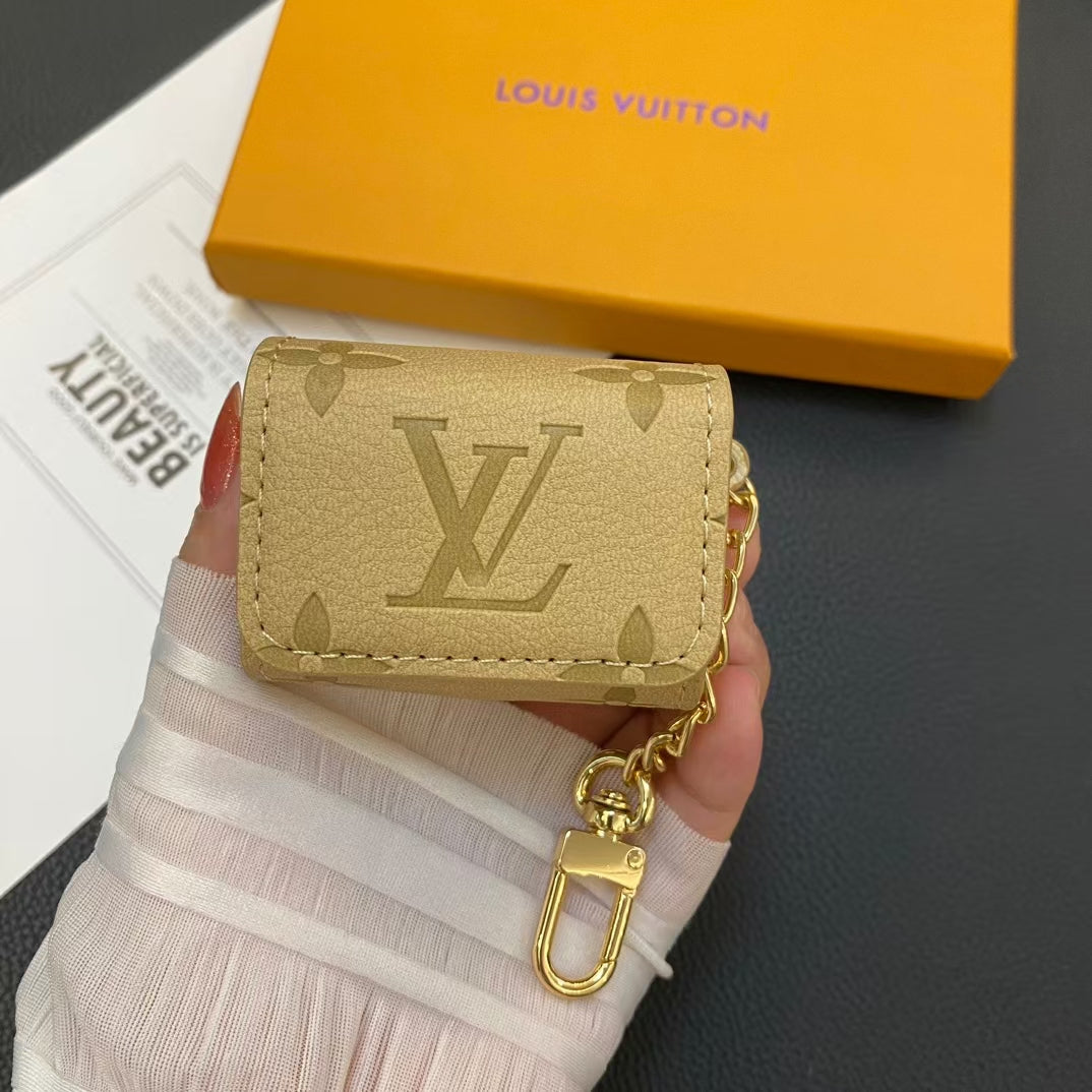 Luxury LV Monogram AirPods Case – Stylish Chain Design in Multiple Colors - 画像 (7)