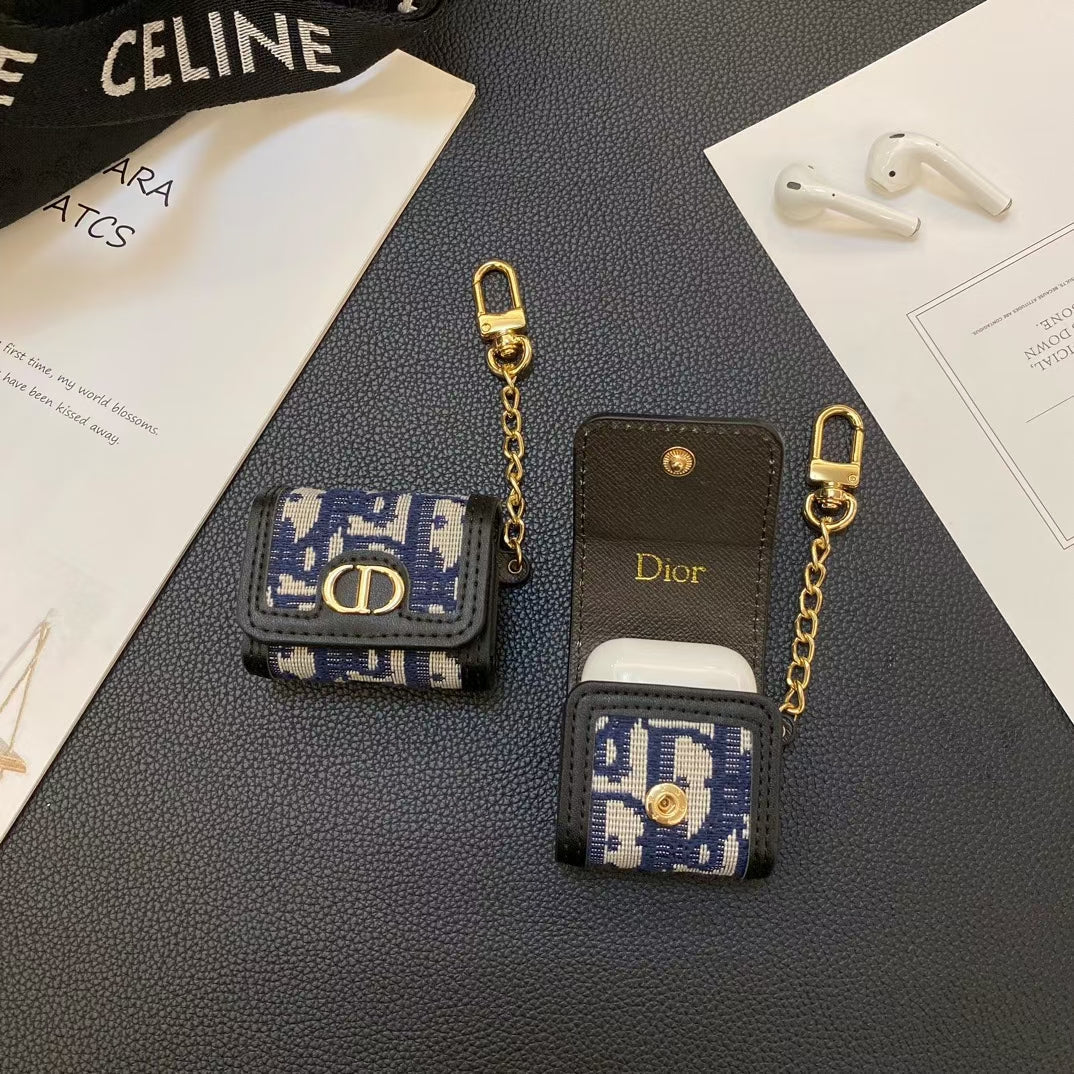 Luxury CD AirPods Case with Stylish Chain Detail - 画像 (7)