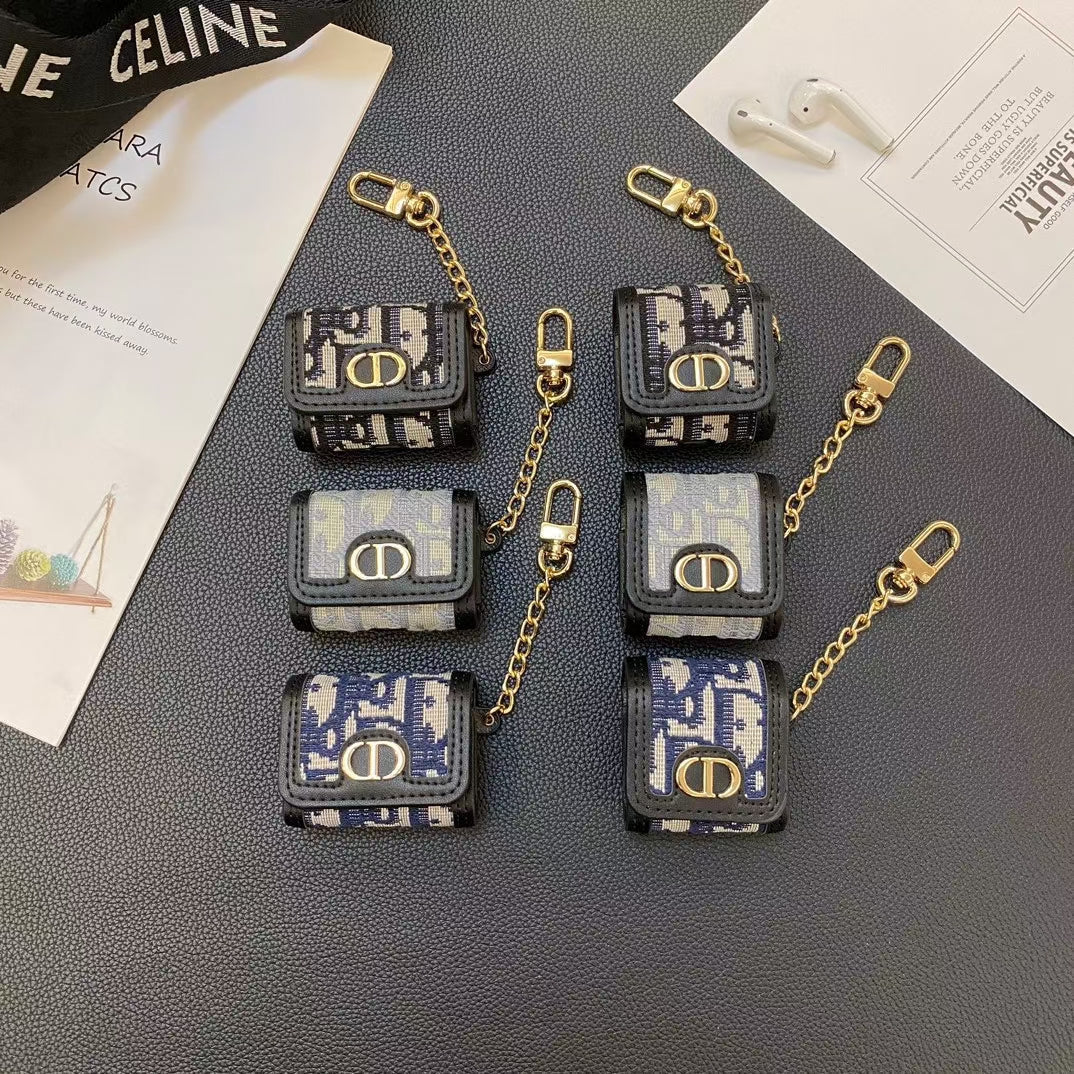 Luxury CD AirPods Case with Stylish Chain Detail - 画像 (8)