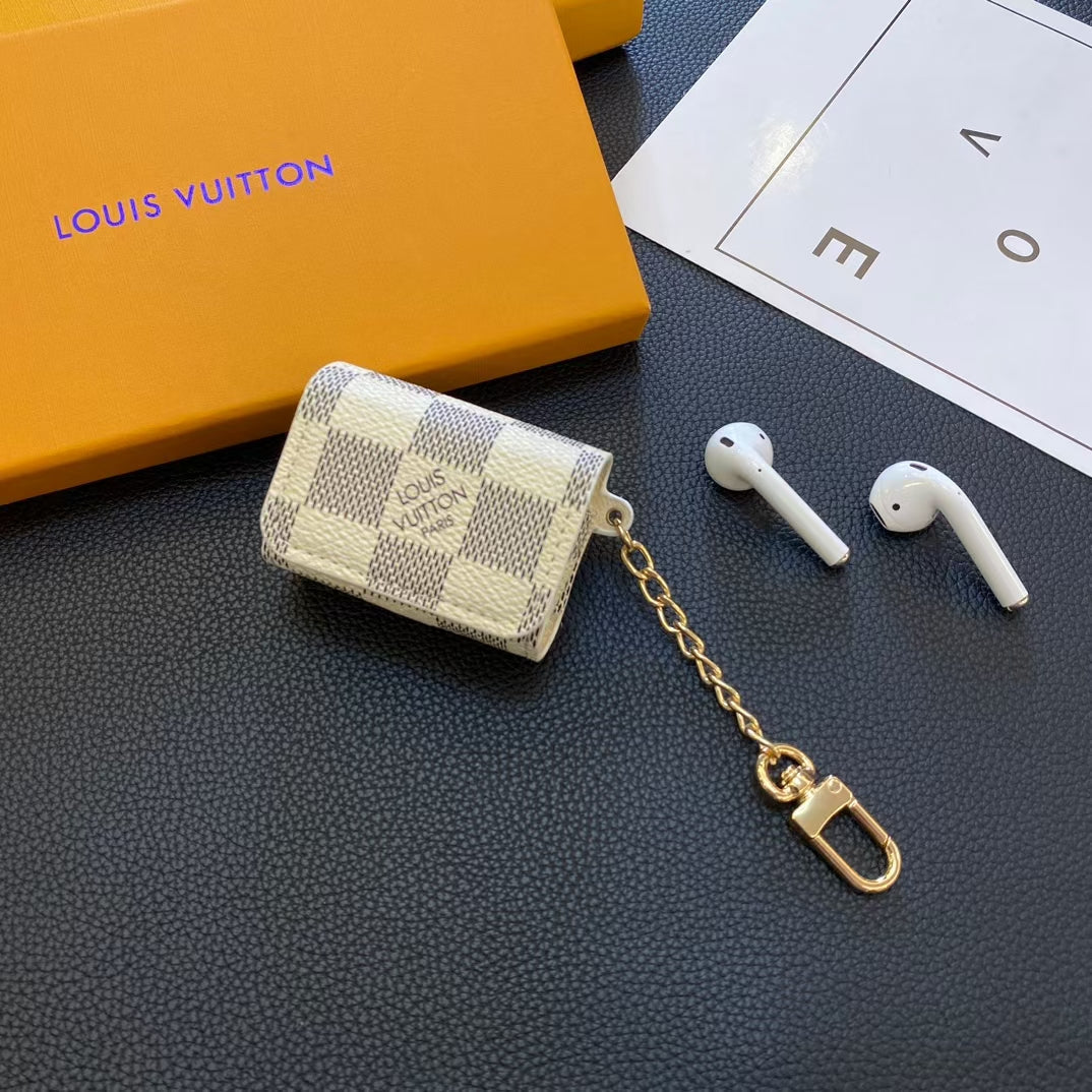 Luxury LV-Inspired AirPods Case Collection with Chain Attachment - 画像 (2)