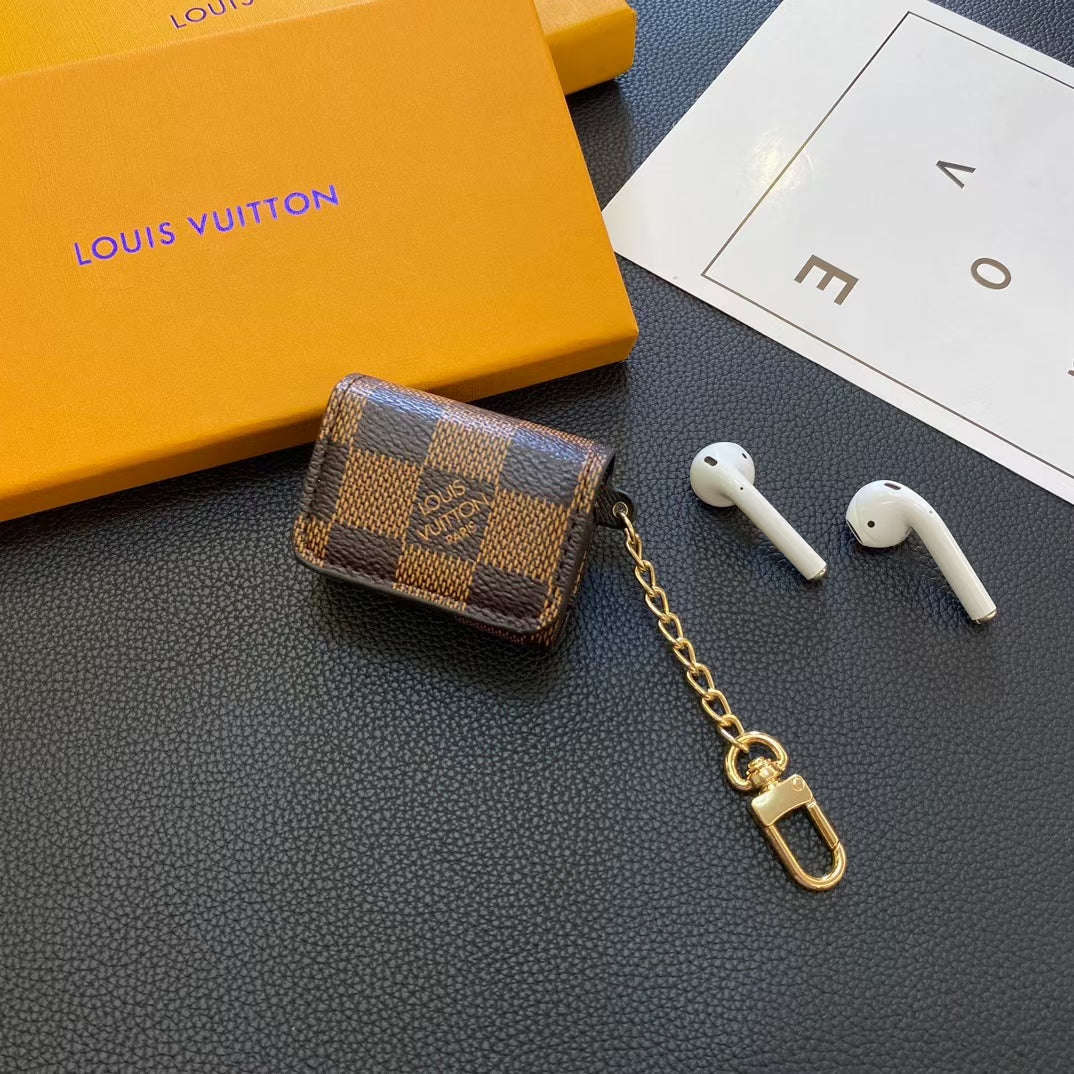 Luxury LV-Inspired AirPods Case Collection with Chain Attachment - 画像 (3)