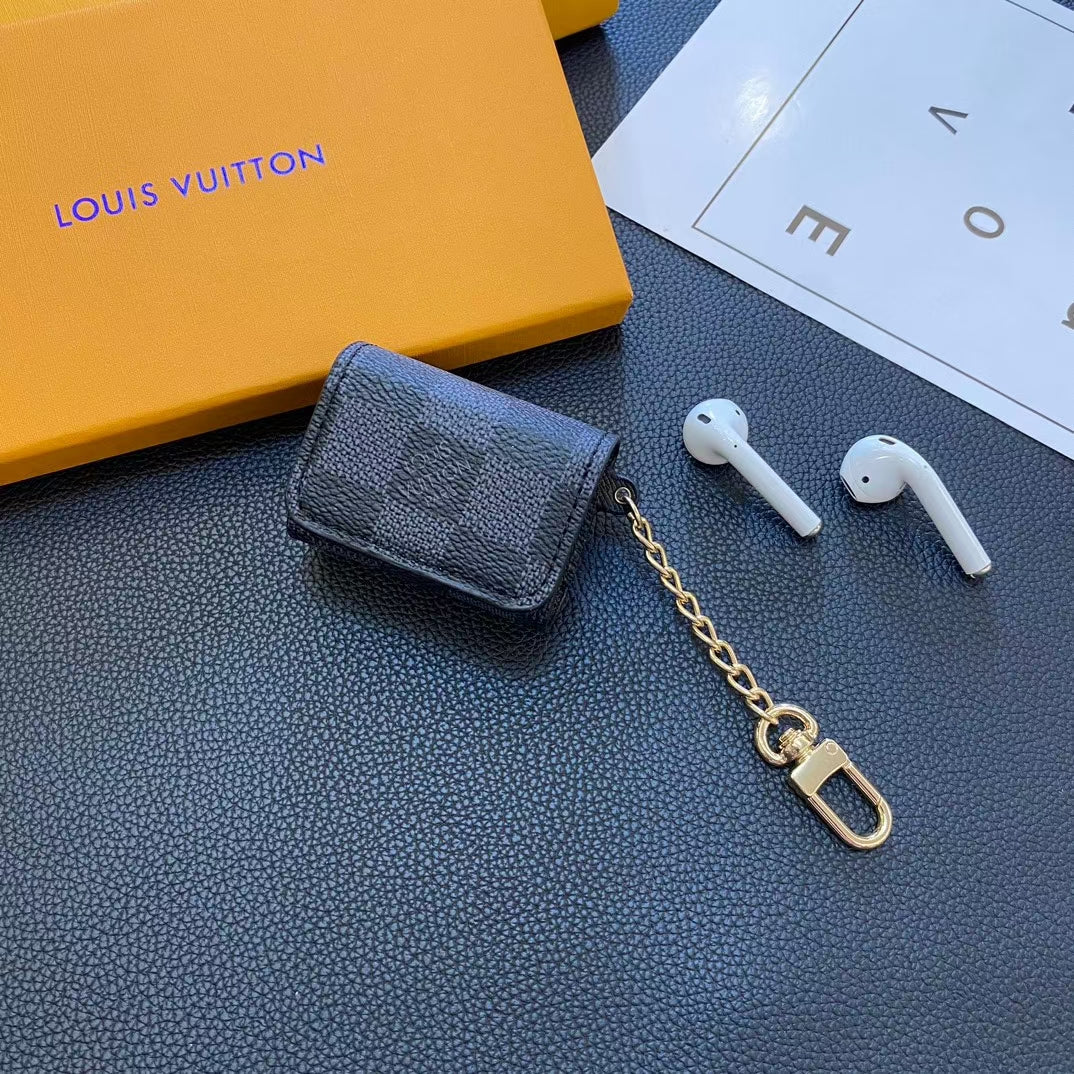 Luxury LV-Inspired AirPods Case Collection with Chain Attachment - 画像 (4)