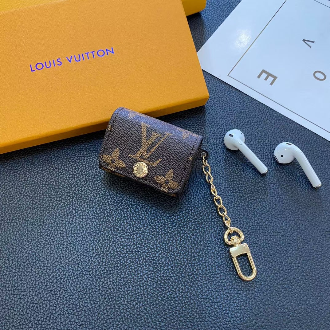 Luxury LV-Inspired AirPods Case Collection with Chain Attachment - 画像 (5)