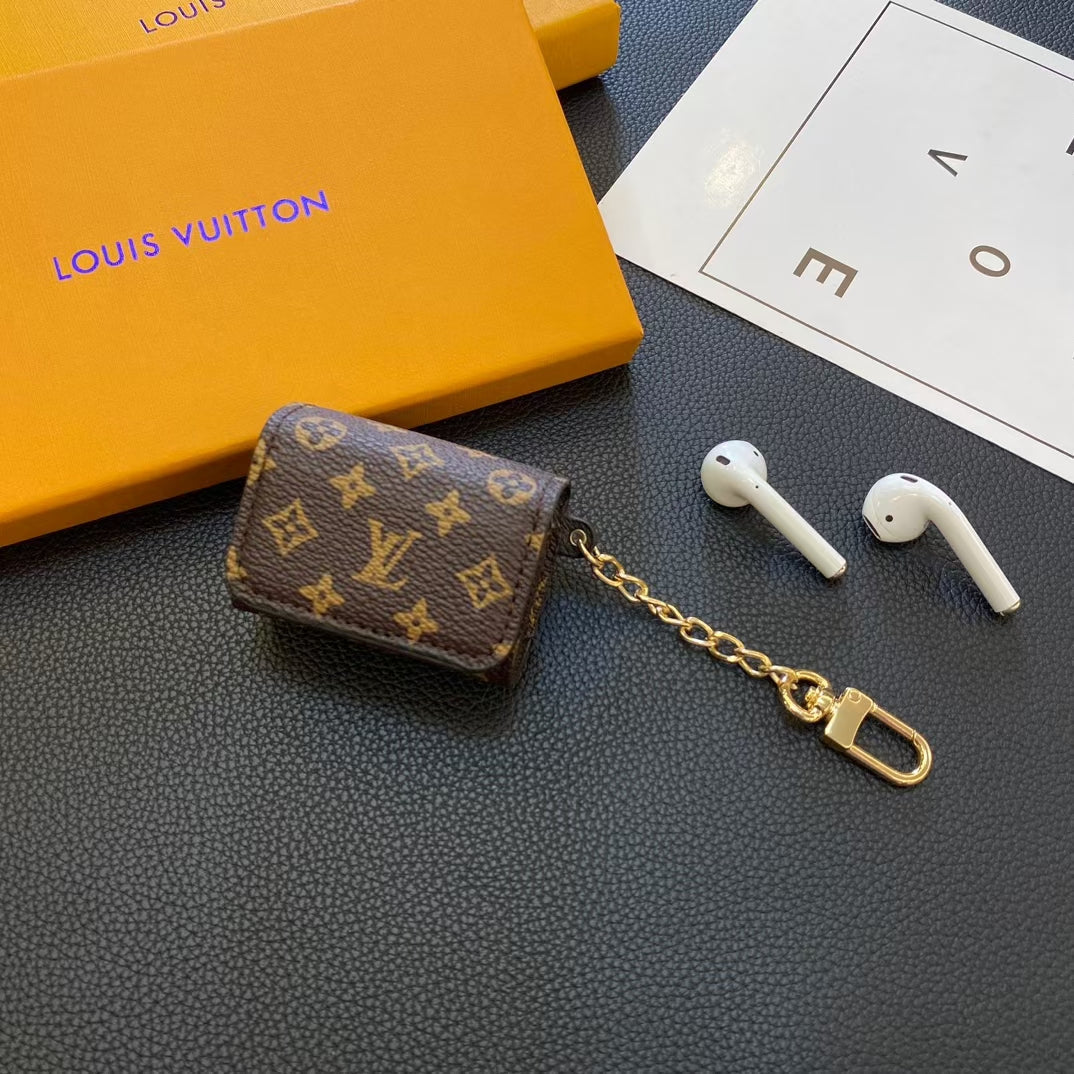 Luxury LV-Inspired AirPods Case Collection with Chain Attachment - 画像 (6)