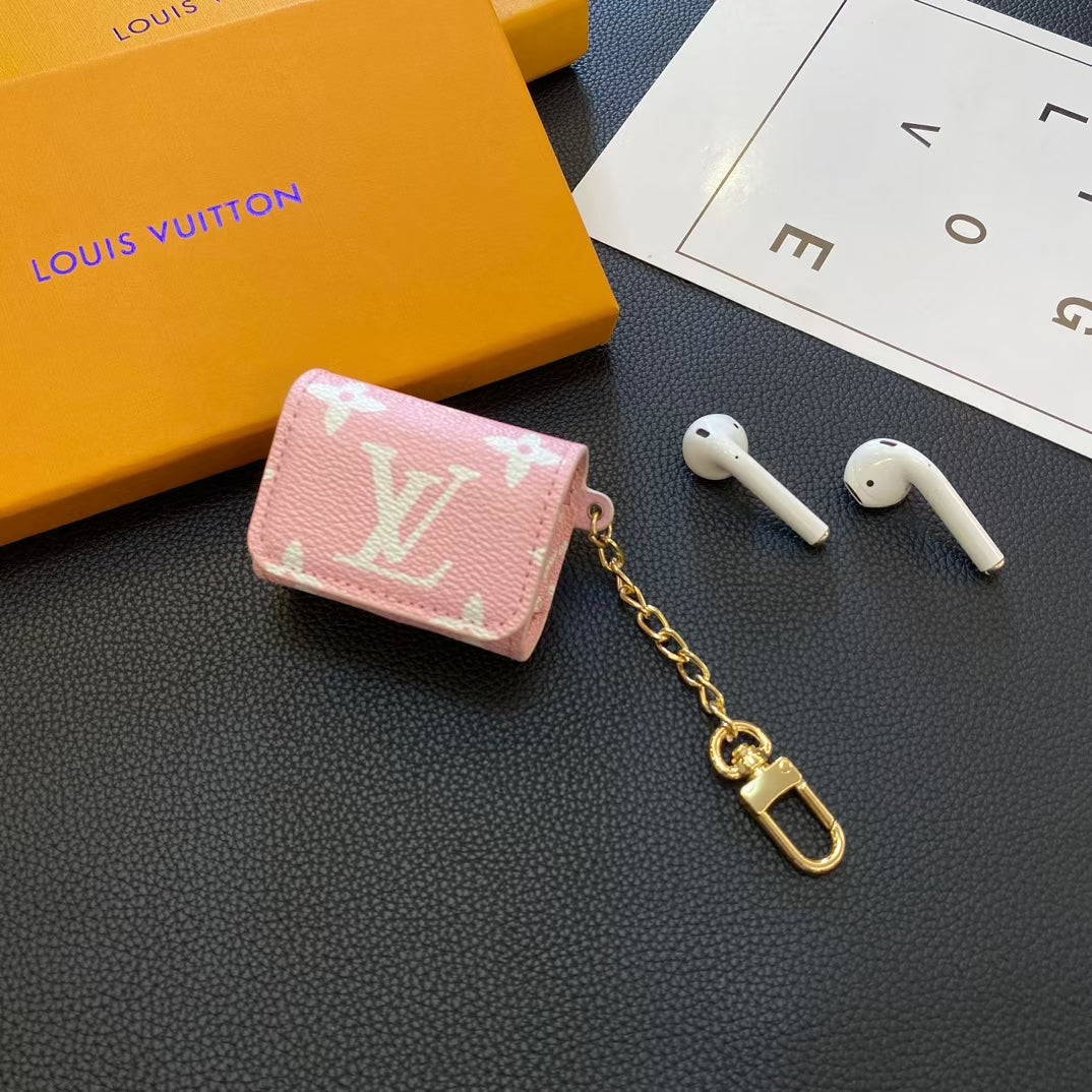 Luxury LV-Inspired AirPods Case Collection with Chain Attachment - 画像 (7)