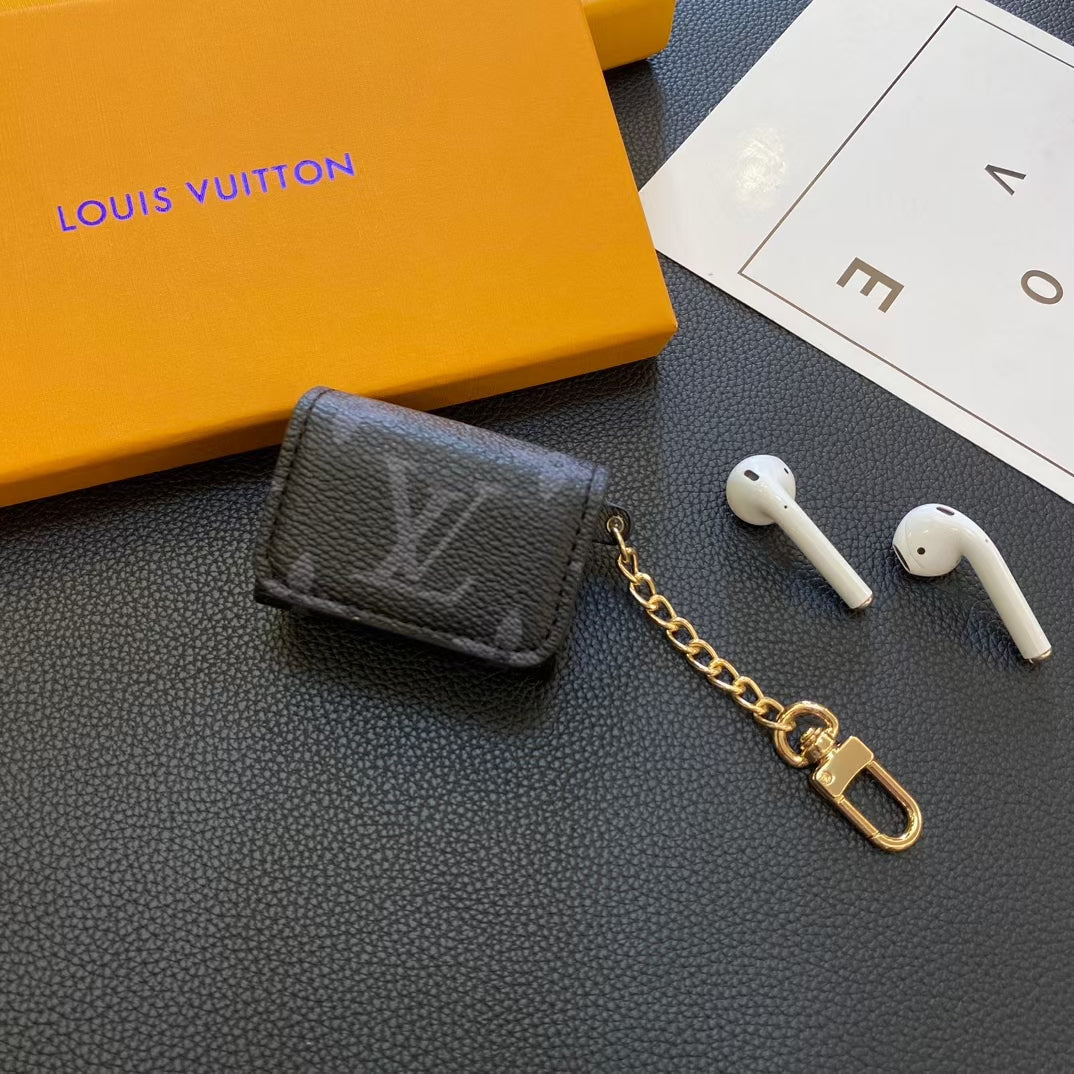 Luxury LV-Inspired AirPods Case Collection with Chain Attachment - 画像 (8)