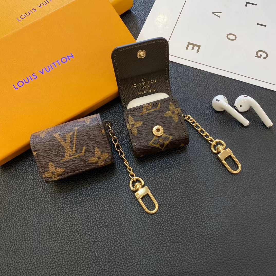 Luxury LV-Inspired AirPods Case Collection with Chain Attachment - 画像 (9)