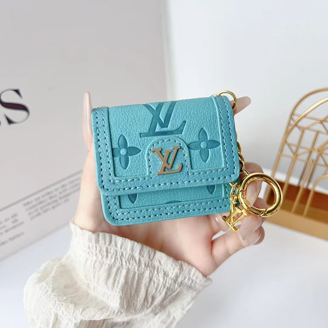 LV Monogrammed AirPods Case Cover with Keychain - 画像 (4)