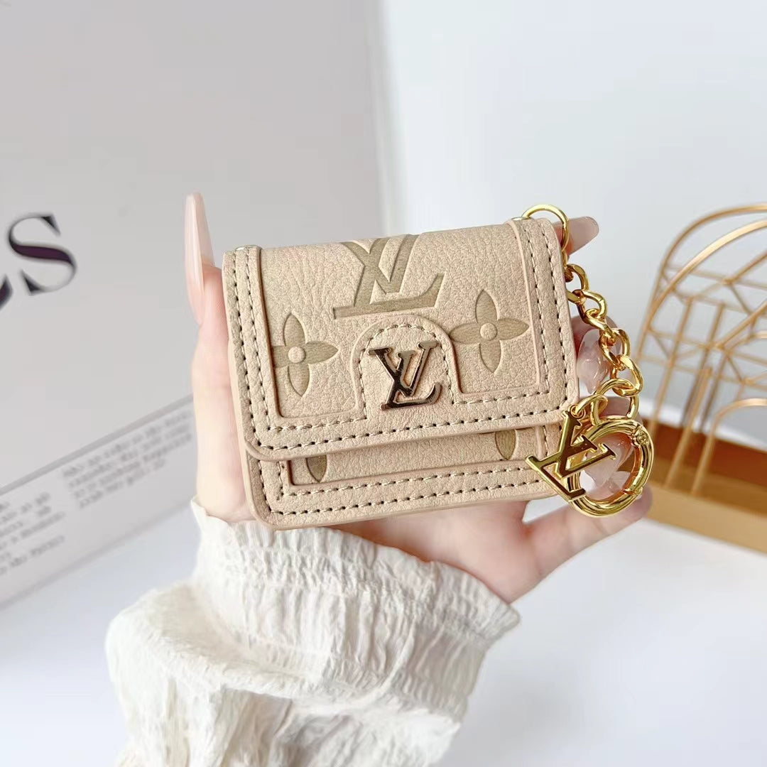 LV Monogrammed AirPods Case Cover with Keychain - 画像 (5)