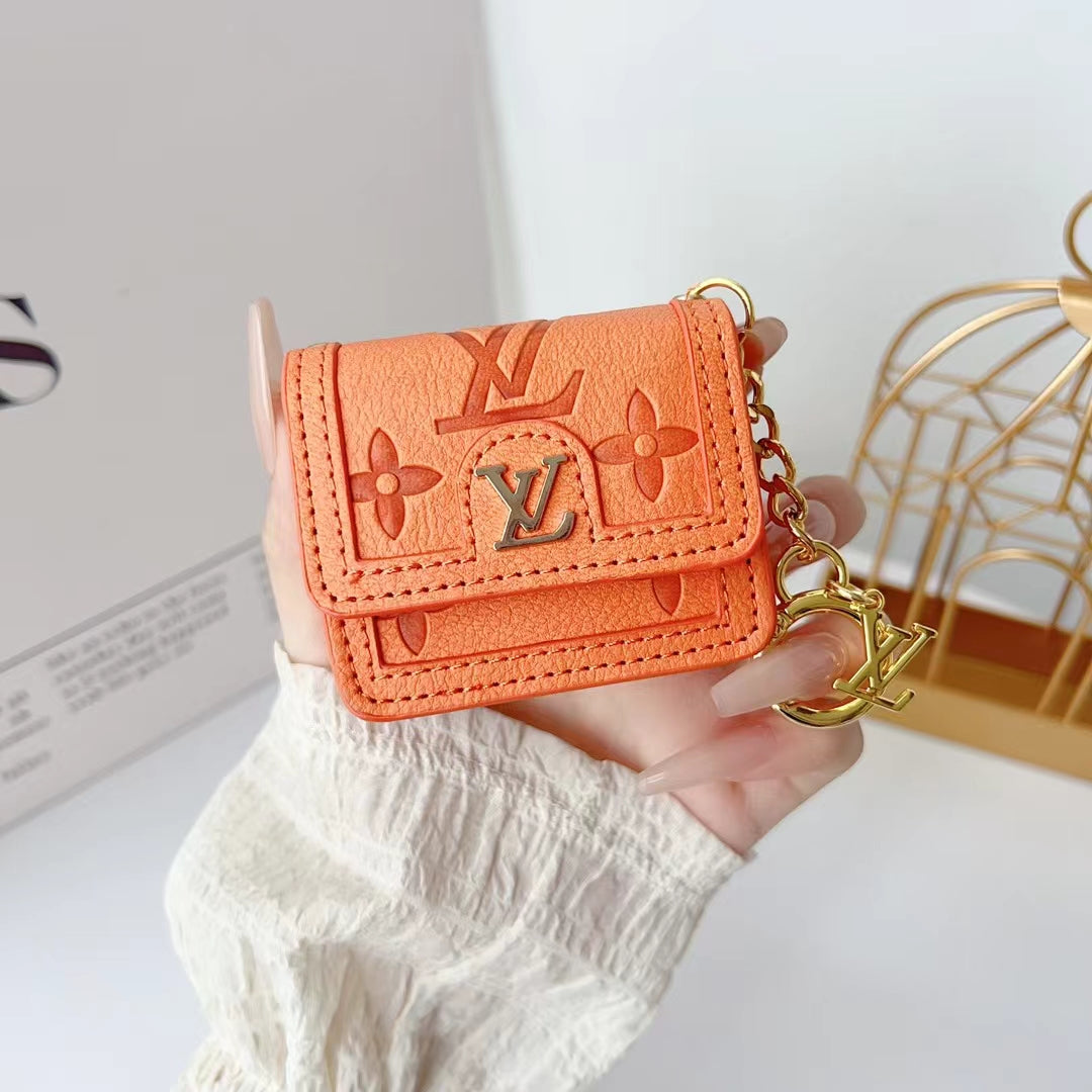 LV Monogrammed AirPods Case Cover with Keychain - 画像 (6)