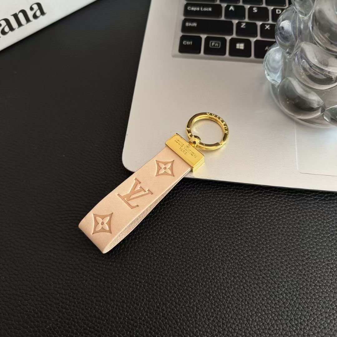 Luxury LV Monogram Keychain Strap with Gold Accent - 画像 (8)
