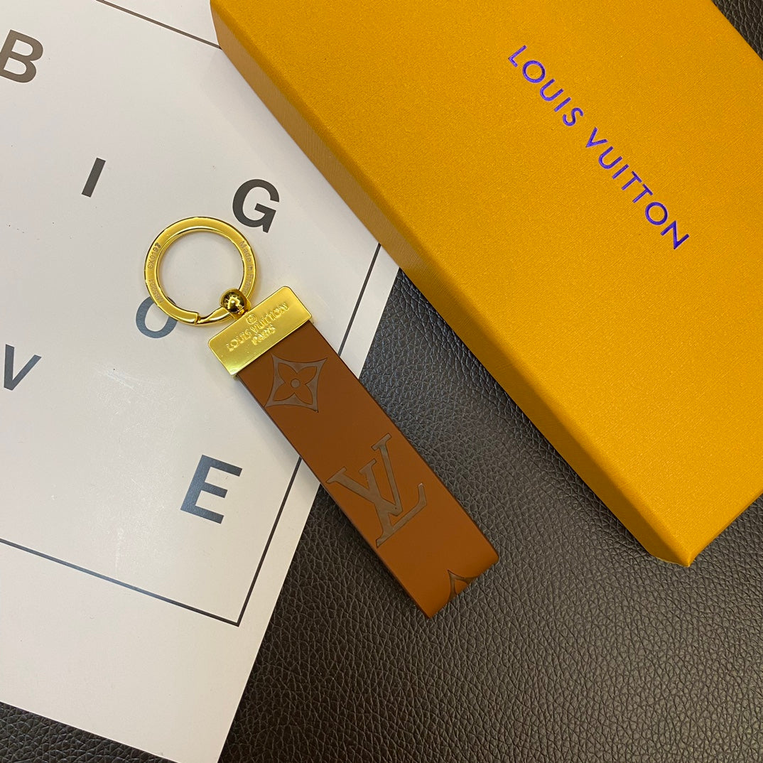 Luxury LV Monogram Keychain Collection – Classic Colors with Gold Hardware - 画像 (3)