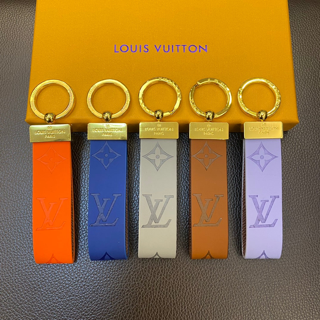 Luxury LV Monogram Keychain Collection – Classic Colors with Gold Hardware - 画像 (5)