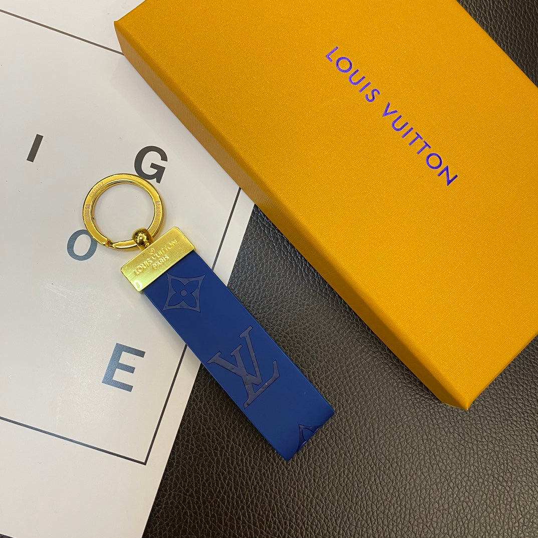 Luxury LV Monogram Keychain Collection – Classic Colors with Gold Hardware - 画像 (7)