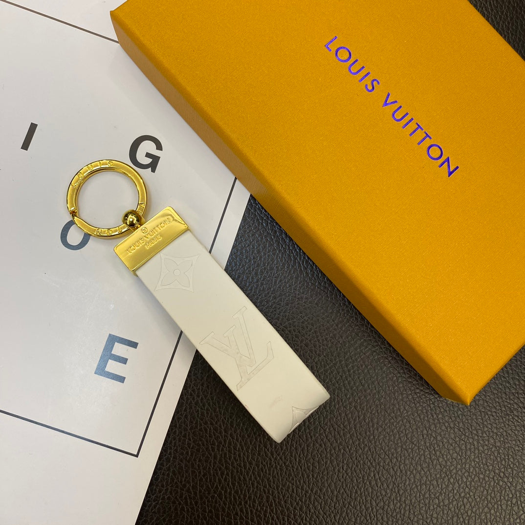Luxury LV Monogram Keychain Collection – Classic Colors with Gold Hardware - 画像 (9)