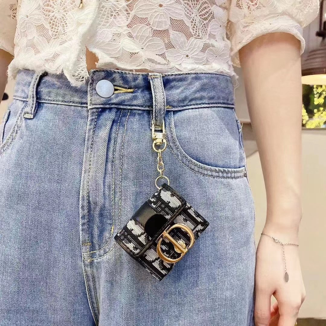 Luxe CD AirPods Case – High-End Designer Accessory - 画像 (4)