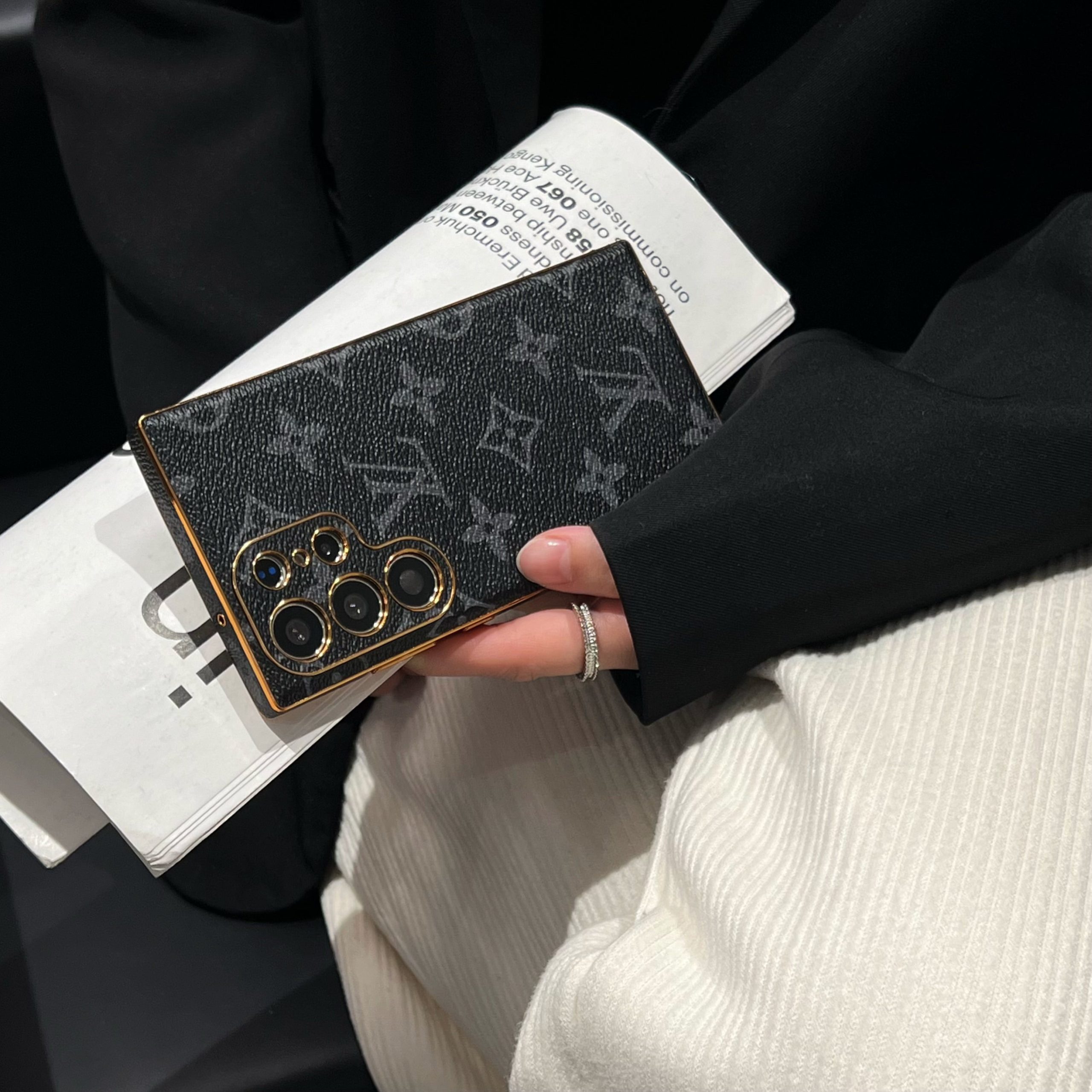 Luxury LV GG Monogram Samsung Case – Elegant & Protective - 画像 (2)