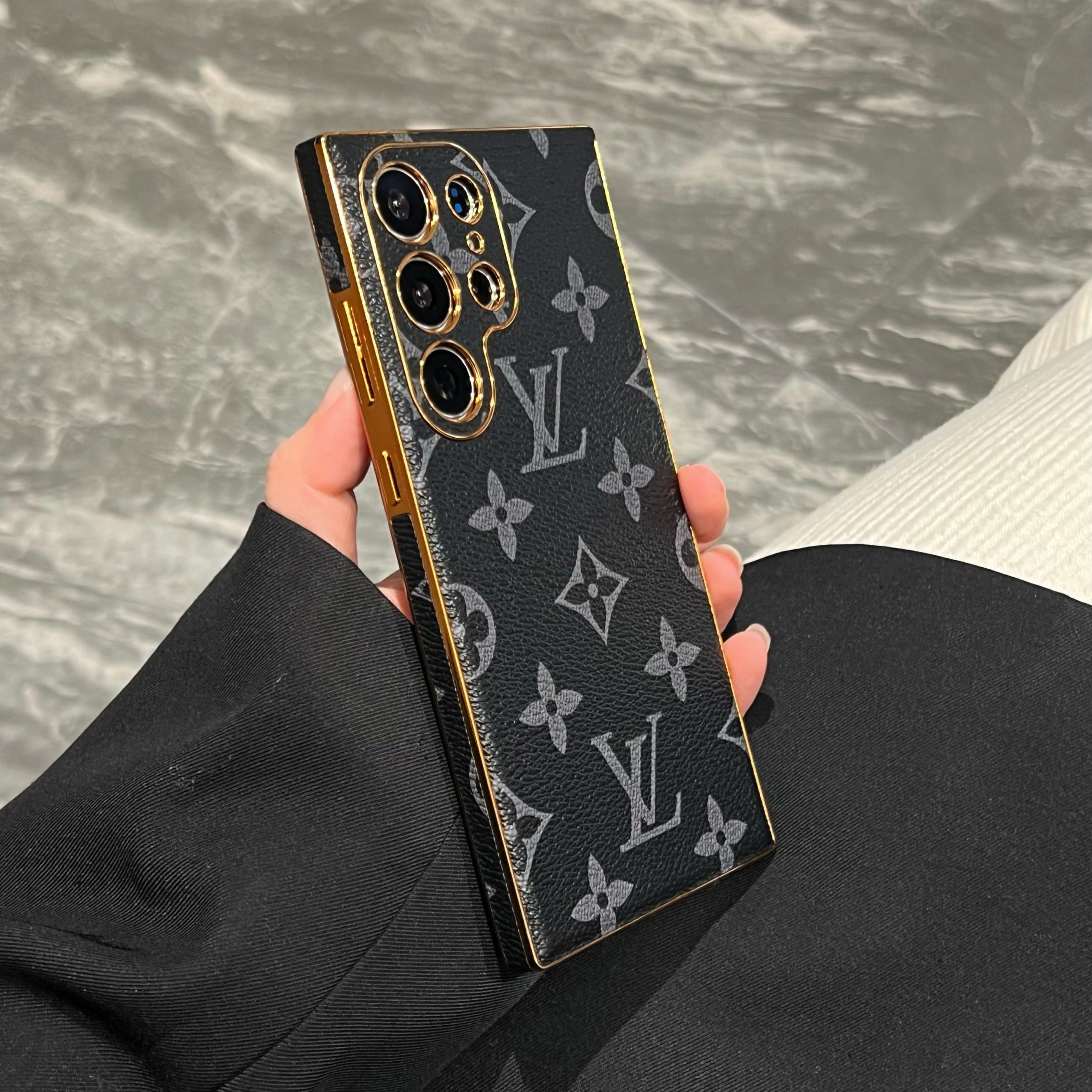 Luxury LV GG Monogram Samsung Case – Elegant & Protective - 画像 (3)