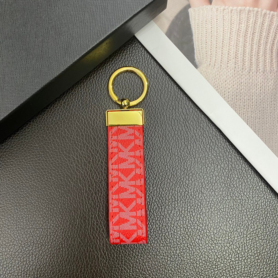MK Premium Keychain – Fashionable Designer Accessory - 画像 (7)