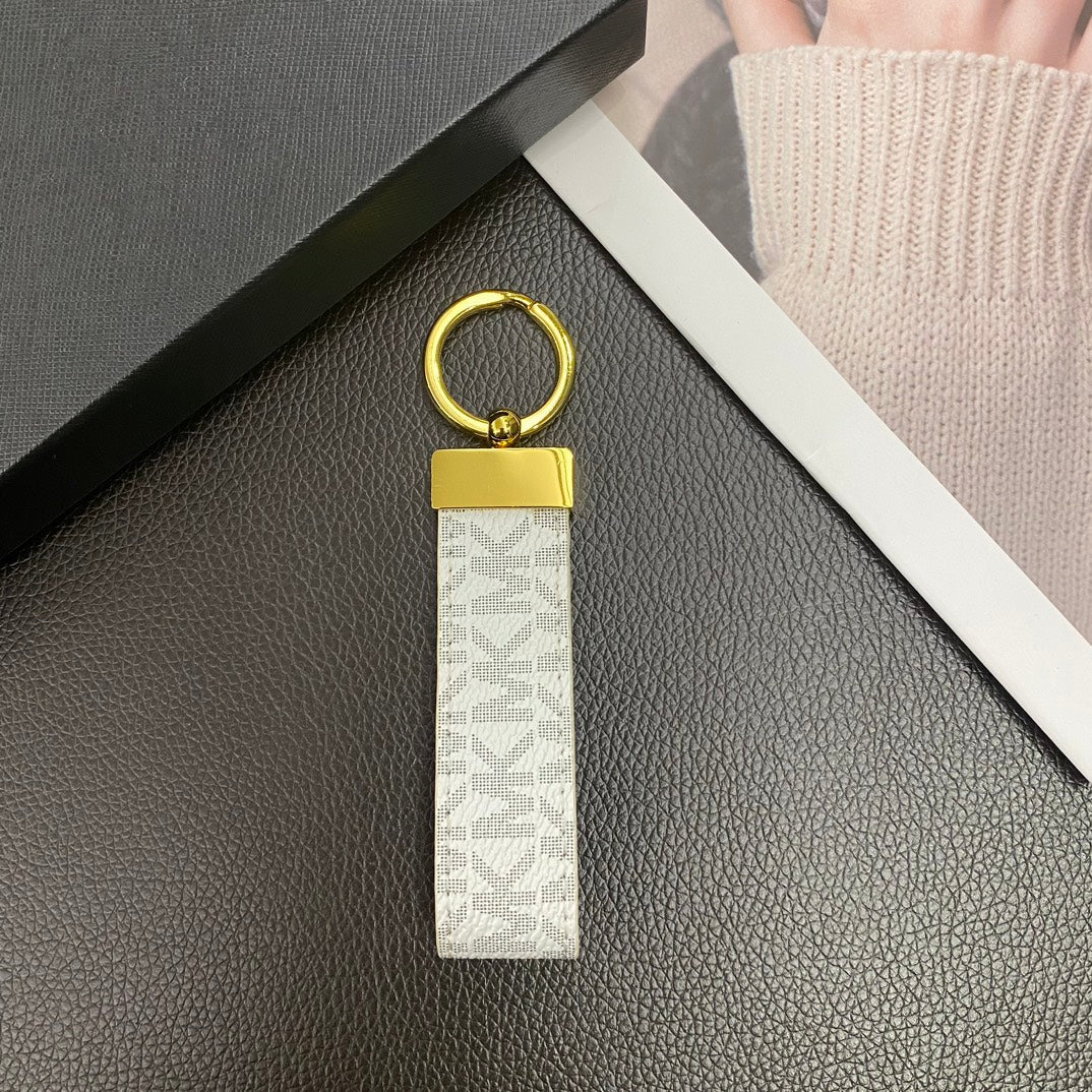 MK Premium Keychain – Fashionable Designer Accessory - 画像 (4)